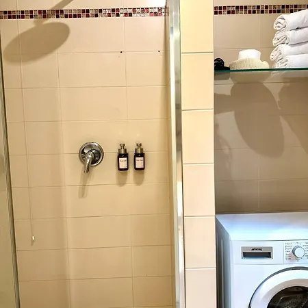 Ruhiges Mit Privatem Eingang *