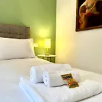 Ruhiges Mit Privatem Eingang Apartment